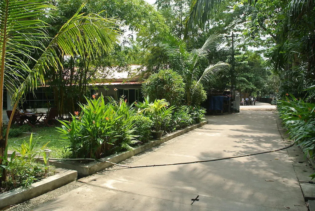 **  Yaewaddy Motel Rangun Birma