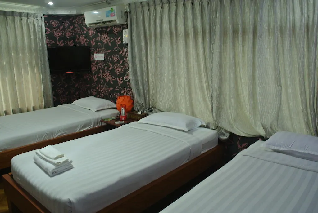 Yaewaddy Motel Yangon 2*,
